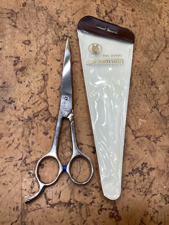Tijera Filarmónica peluquería Jose Monserrat Pou