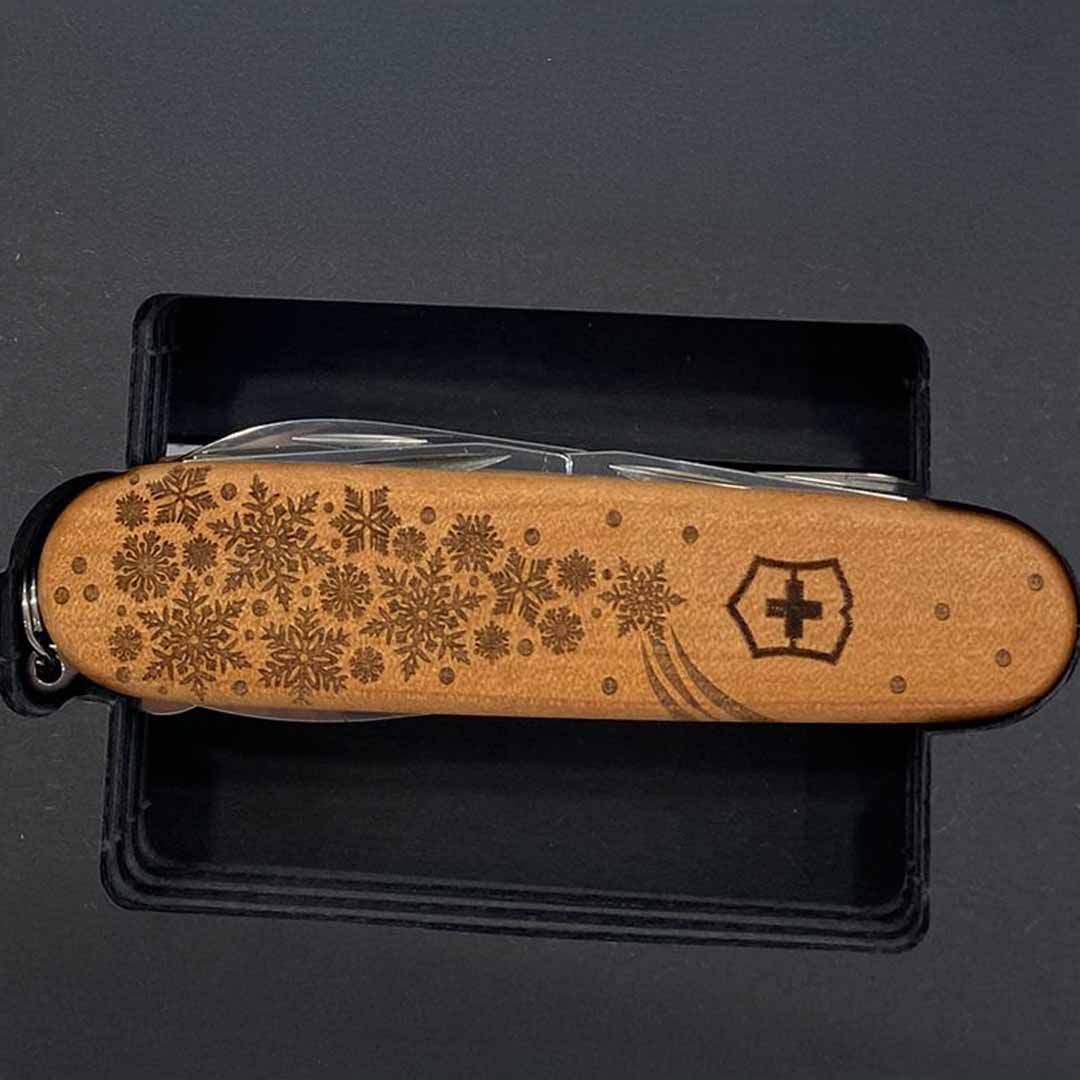 Navaja Victorinox E.L. Colección Winter Magic 2025 - Imagen 2